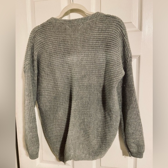 Super cute  hi/low style top.  size L - Picture 3 of 3